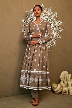 Color – Brown