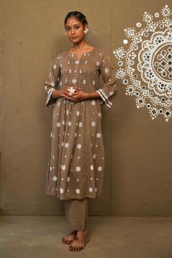color – Brown
