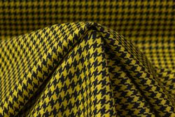 Color – Black / Yellow