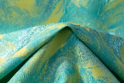 Color – Green / Yellow