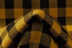 Color – Black / Yellow