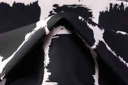 Color – Black / White