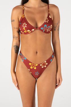 Colour – MAROON FLOWER