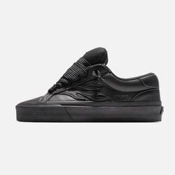 COLORWAY – BLACKOUT
