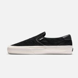COLORWAY – BLACK SUEDE