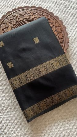 Colours – BLACK