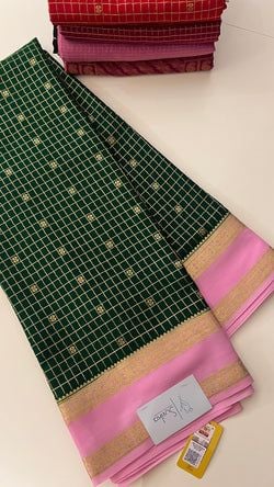 BOTTLE GREEN WITH PINK