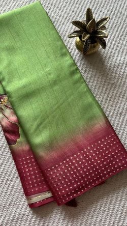 PARROATGREEN WITH PINK