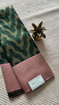 Colours – BOTTLEGREEN WITH BABYPINK