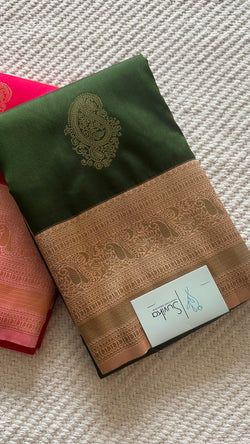 Colours – BOTTLEGREEN WITH PEACH