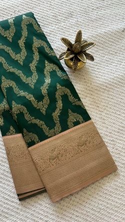 Colours – BOTTLEGREEN WITH PEACH