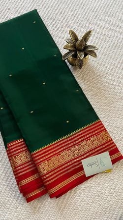 Colours – BOTTLEGREEN WITH RED