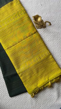 Colours – BOTTLEGREEN WITH YELLOW