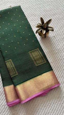 Colours – BOTTLEGREEN WITH BABYPINK
