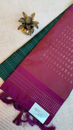 Colours – BOTTLEGREEN WITH MAGENTA