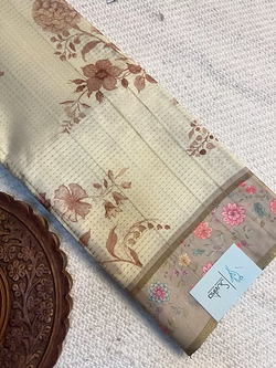 Colours – BEIGE