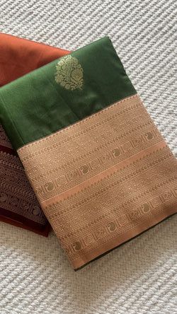 Colours – BOTTLEGREEN WITH PEACH