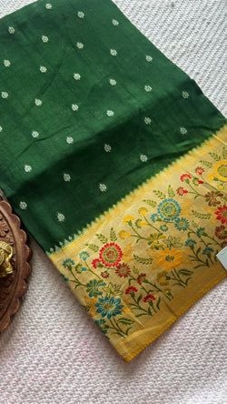 Colours – BOTTLEGREEN WITH YELLOW