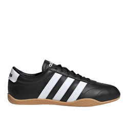 Core Black / Cloud White / Gum