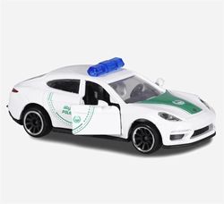 Model – Porsche Panamera Turbo