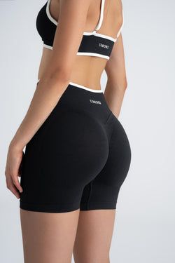 Renk – Core Black Seamless Scrunch Short