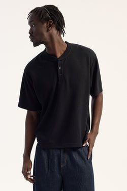 COLOUR – Black