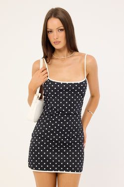 COLOUR – Noir Polka