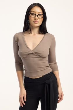 COLOUR – Taupe