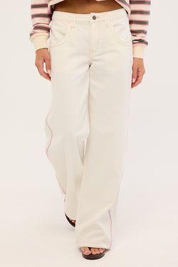 COLOUR – White/Pink