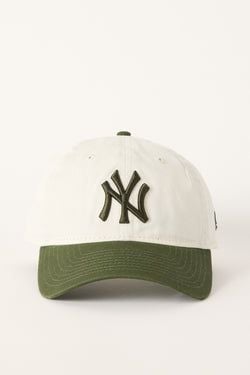 COLOUR – White/Rifle Green