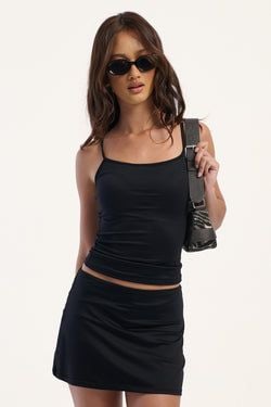 COLOUR – Black