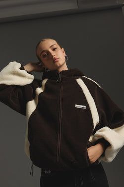 COLOUR – Brown/Cream