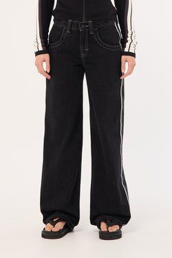 COLOUR – Black Out