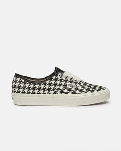Culoare – ALB NEGRU