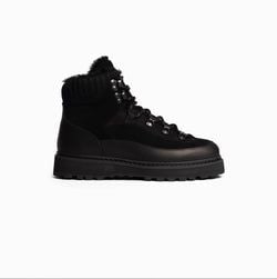 Color Options – Black/Black