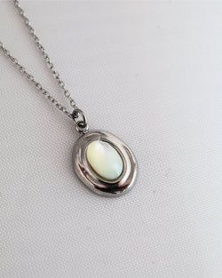 Stone – Mother of Pearl Silver