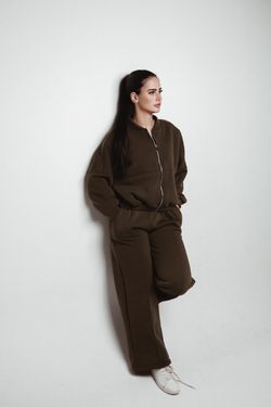 Auch verfügbar in: – KHAKI