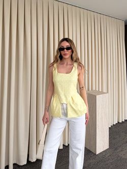 Sarı Kare Yaka Puantiyeli Bluz