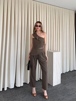 Sütlü Kahve Tek Omuz Tasarım Yaka Bluz Pantolon Takım