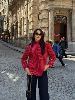 Kırmızı Çizili Fular Detaylı Gömlek