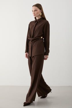 Kahverengi Gold Aksesuar Düğmeli Gömlek Pantolon Takım