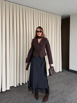 Siyah Saten Etek Ucu Dantelli Etek