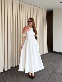 Ekru Seyyar Broşlu Elbise