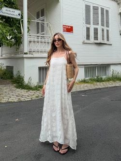 Beyaz Nakışlı Elbise