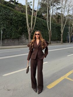Kahverengi Pelerin Detaylı Ceket Pantolon Takım