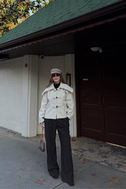 Taş Düğme Detaylı Kısa Kaşe Ceket