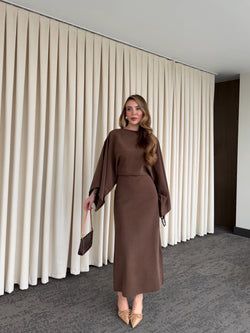 Kahverengi Yarasa Kol Modal Elbise