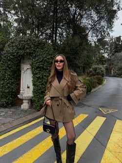 Karamel Oversize Düşük Omuz Kısa Trenç