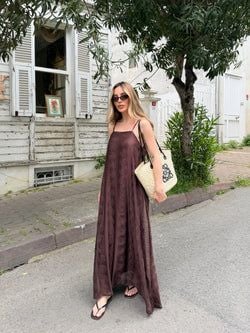 Kahverengi Nakışlı Elbise