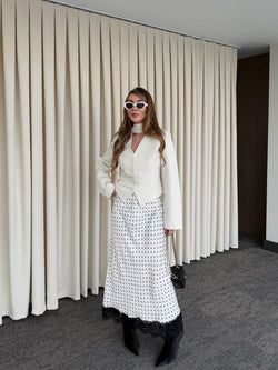 Ekru Puantiyeli Saten Etek Ucu Dantelli Etek